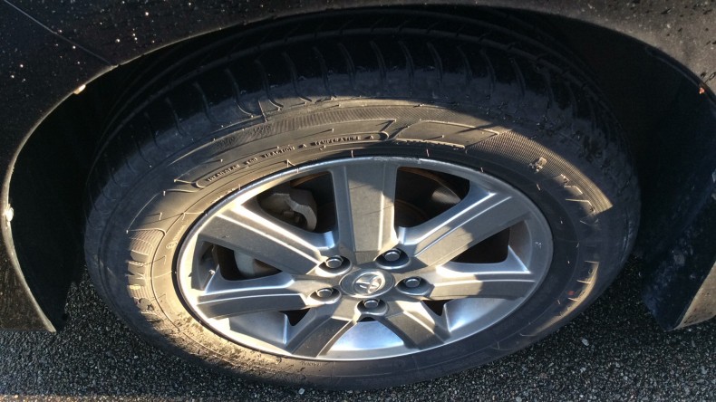 タイヤホイール前