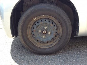 タイヤホイール前