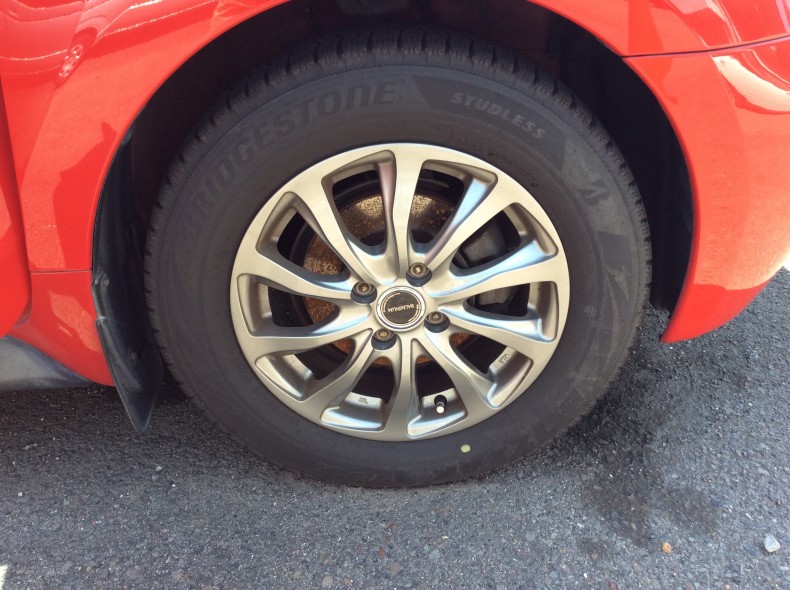 タイヤホイール前