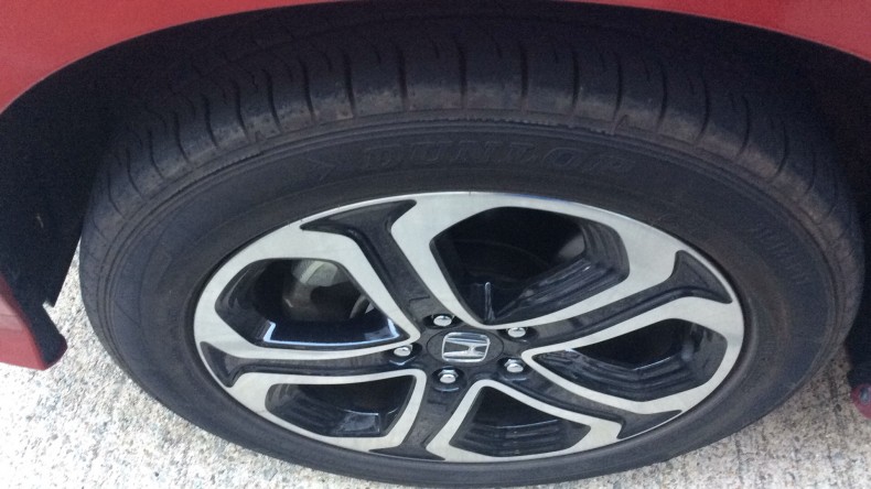 タイヤホイール前