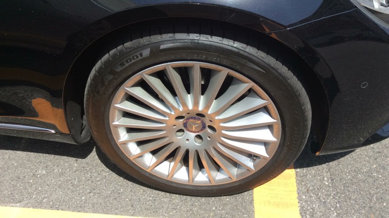 タイヤホイール前