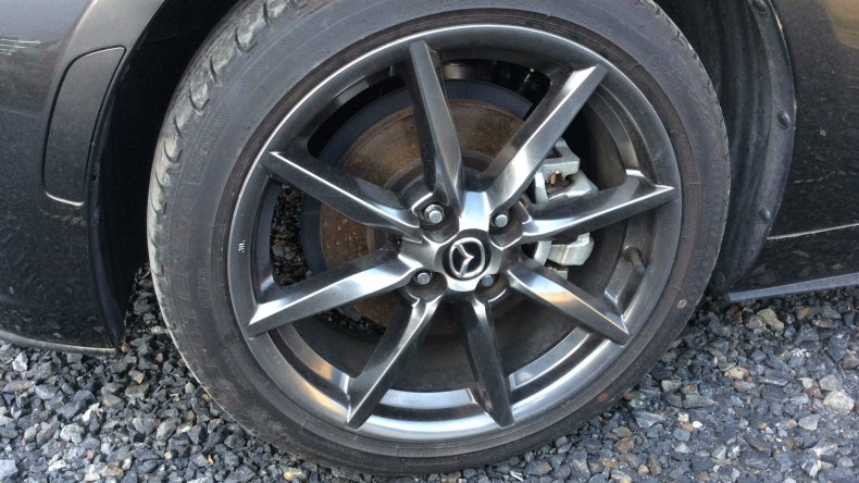 タイヤホイール前