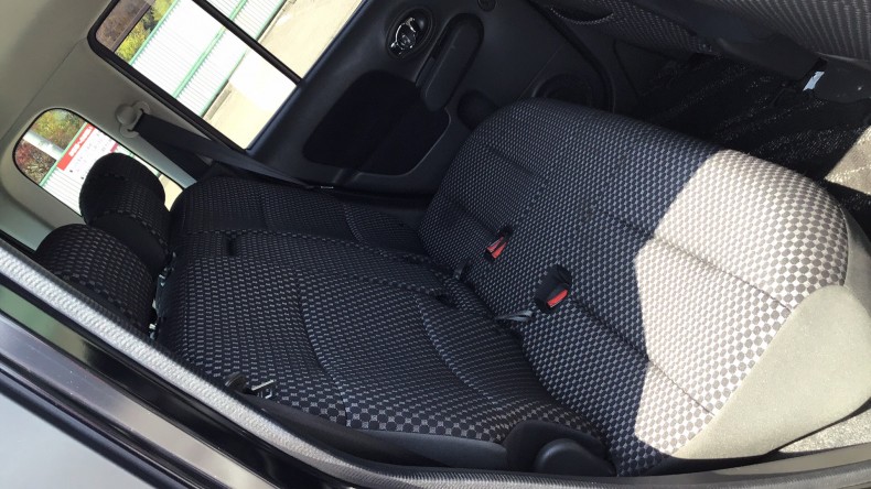 内装後方シート