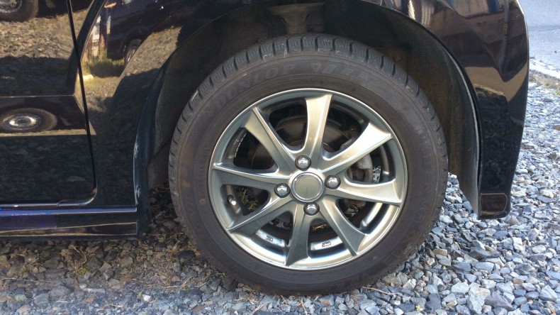 タイヤホイール前