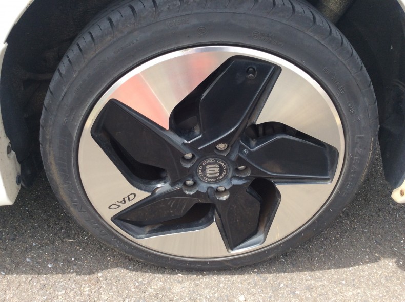 タイヤホイール前