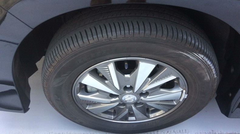 タイヤホイール前