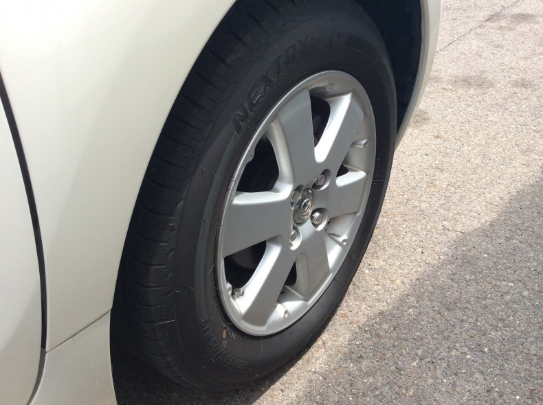 タイヤホイール前