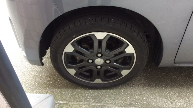 タイヤホイール前