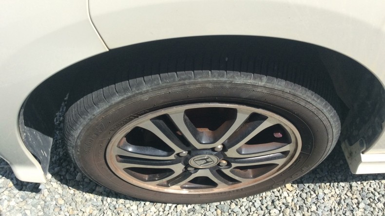 タイヤホイール前