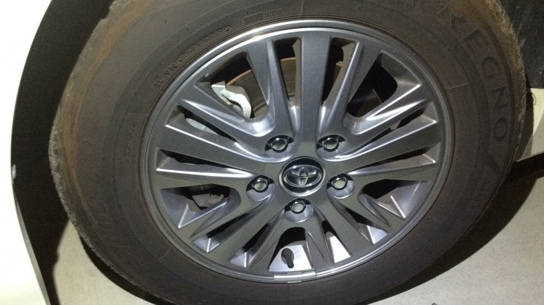 タイヤホイール前