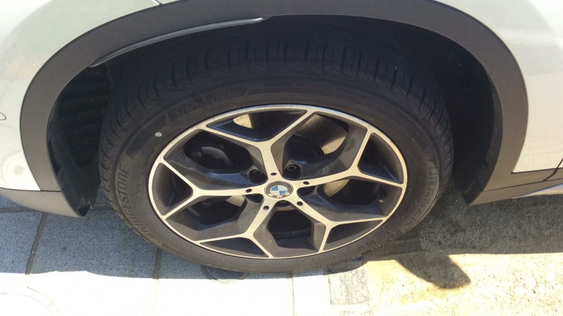 タイヤホイール前