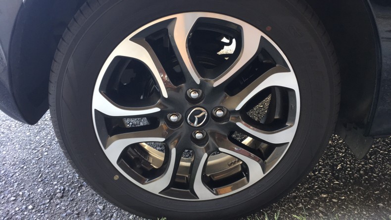 タイヤホイール前