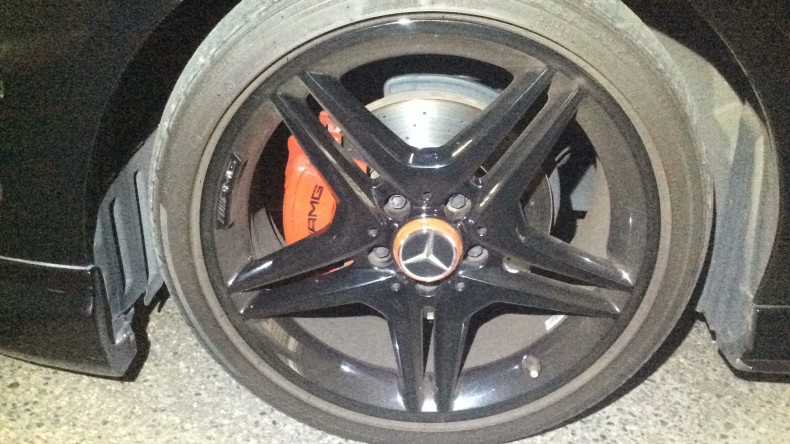 タイヤホイール前