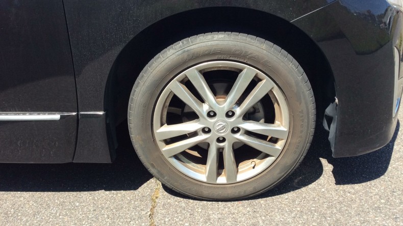 タイヤホイール前