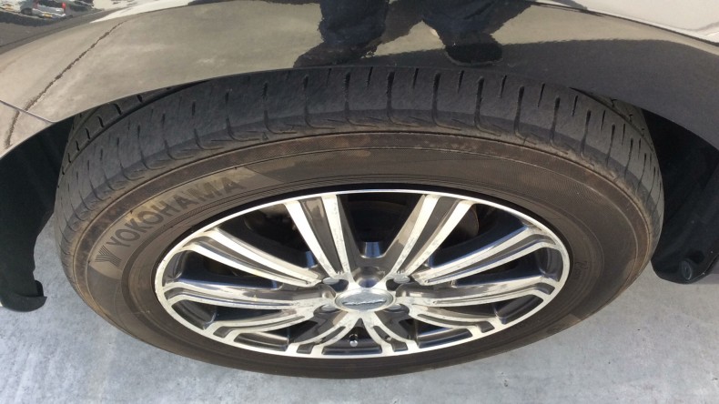 タイヤホイール前