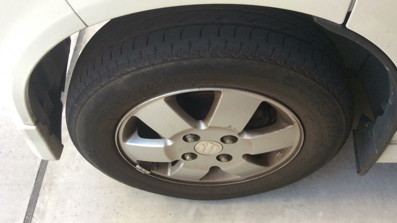 タイヤホイール前