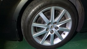 タイヤホイール前