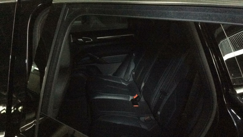 内装後方シート