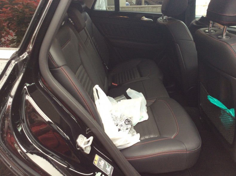 内装後方シート