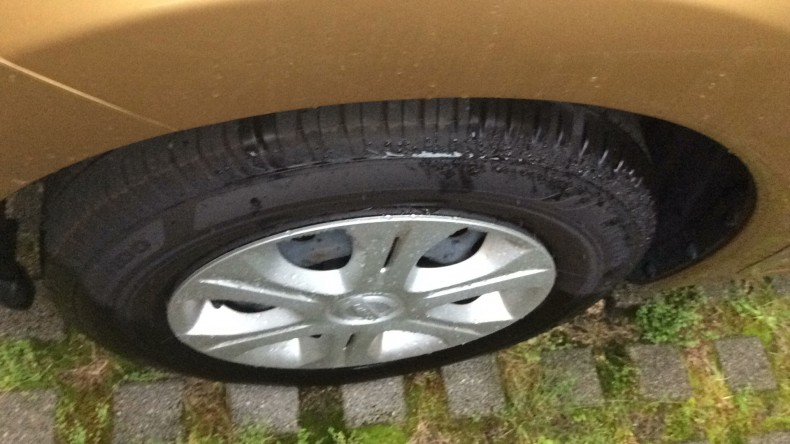 タイヤホイール前