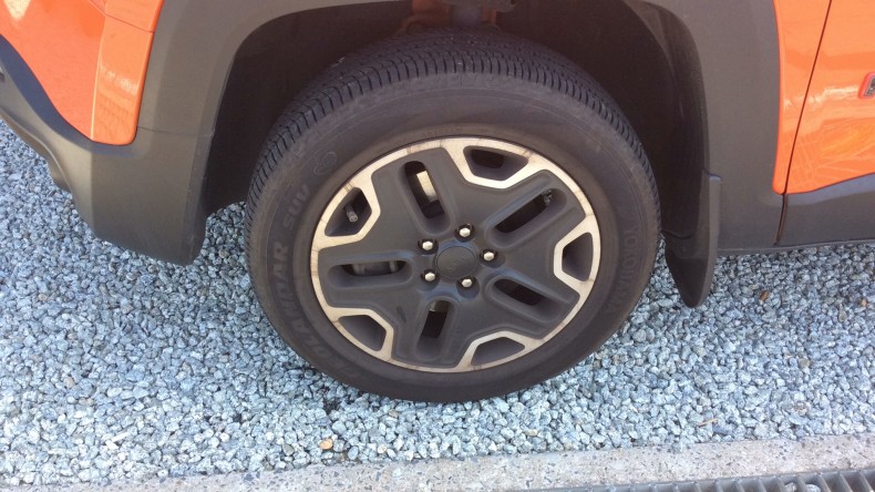 タイヤホイール前