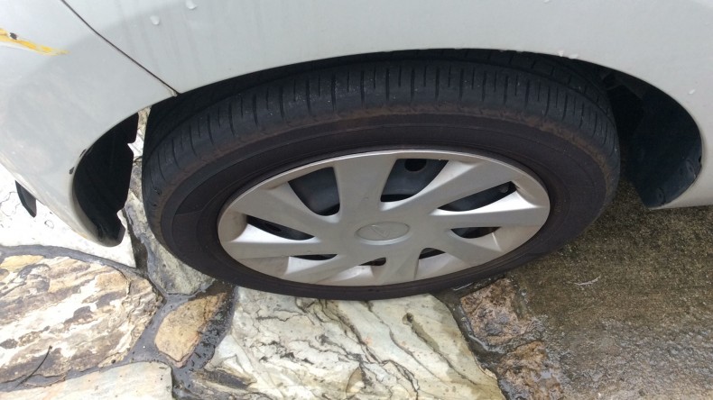 タイヤホイール前