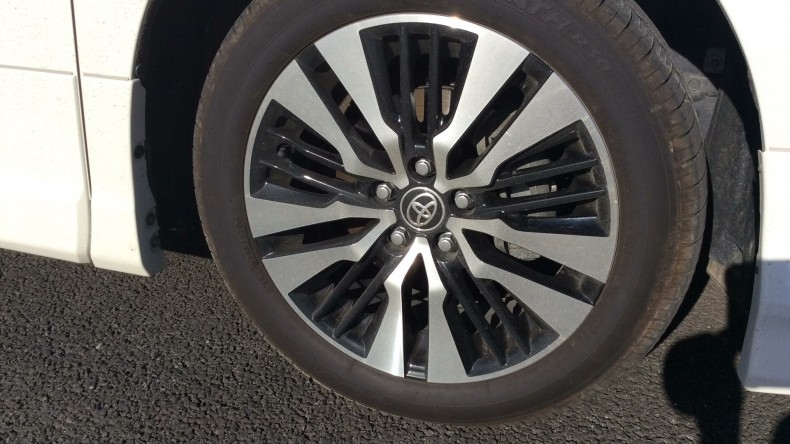 タイヤホイール前