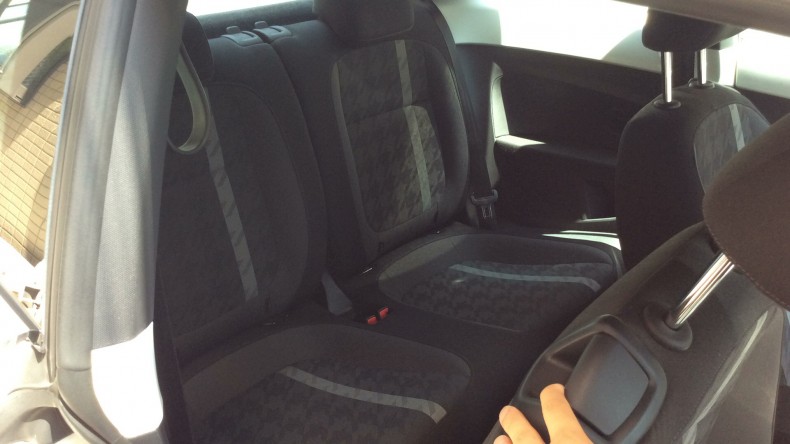 内装後方シート