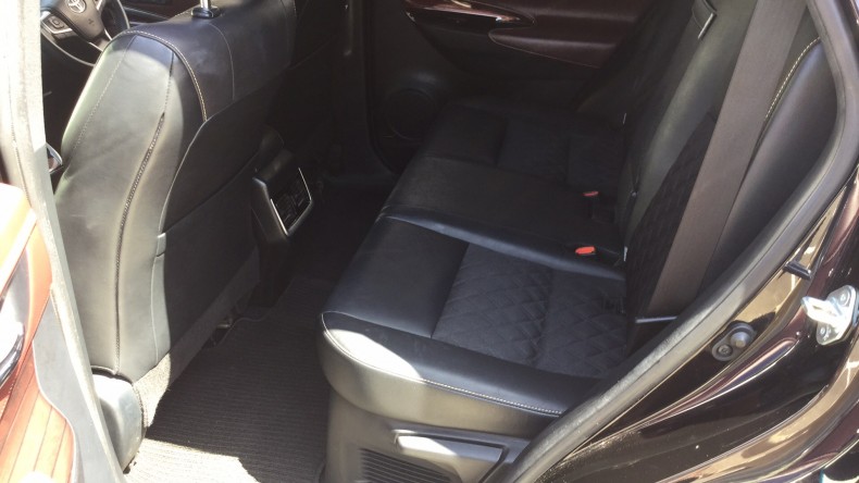 内装後方シート