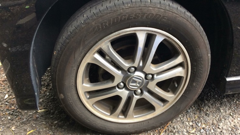 タイヤホイール前