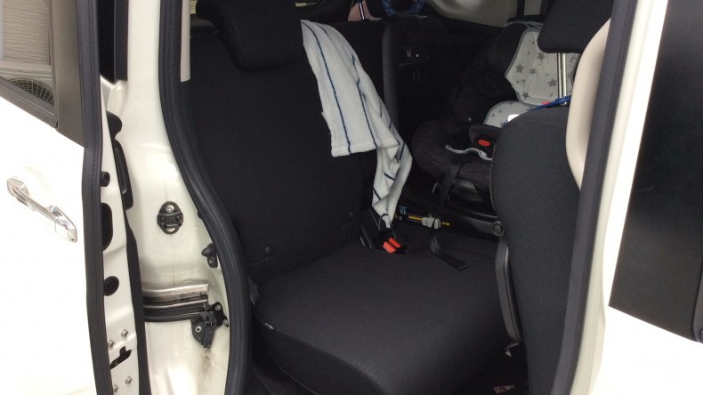 内装後方シート