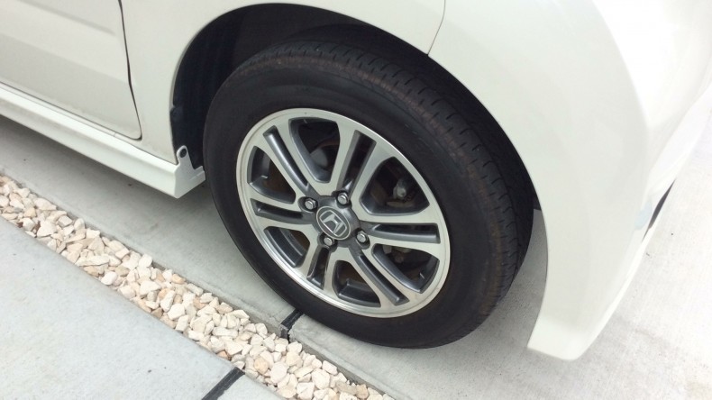 タイヤホイール前