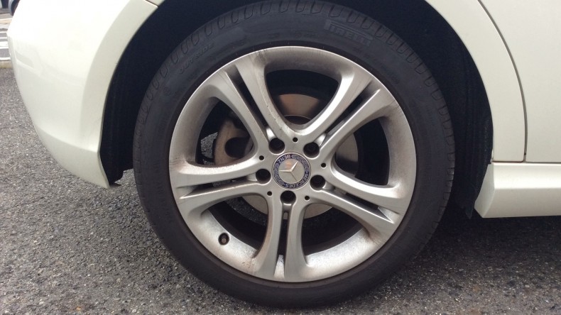 タイヤホイール前