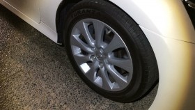 タイヤホイール前