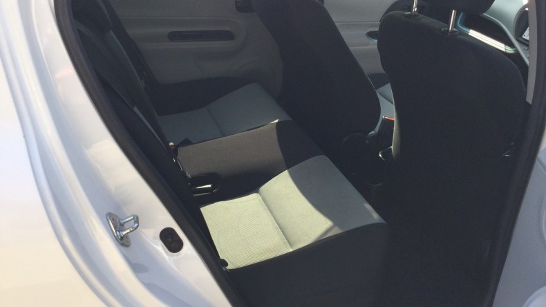 内装後方シート
