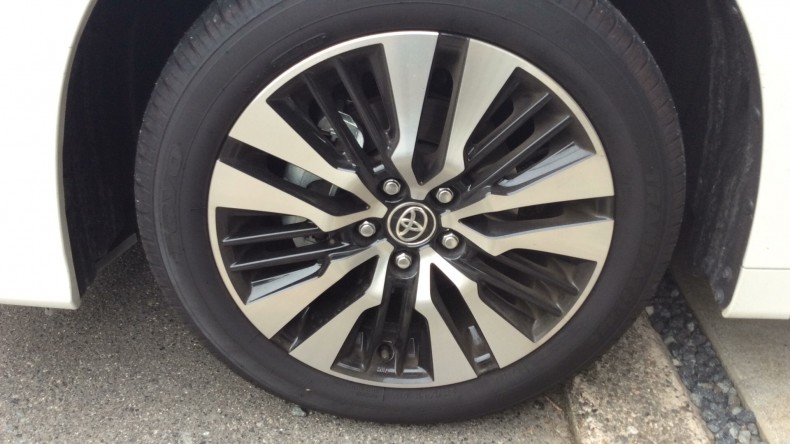 タイヤホイール前