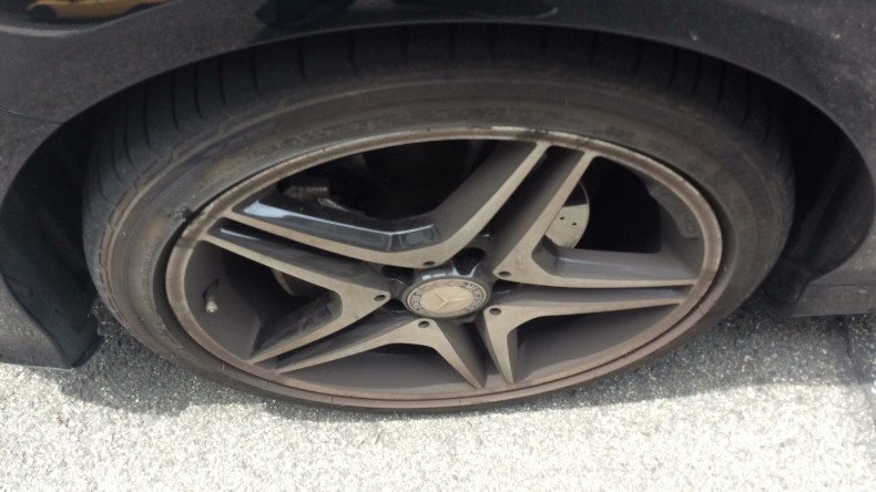 タイヤホイール前