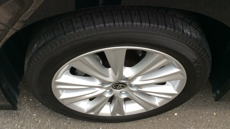 タイヤホイール前