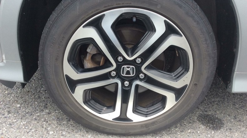 タイヤホイール前