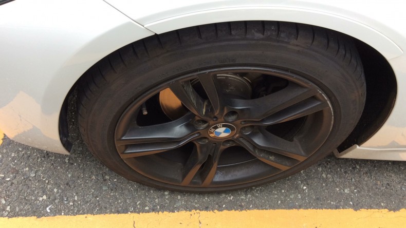 タイヤホイール前