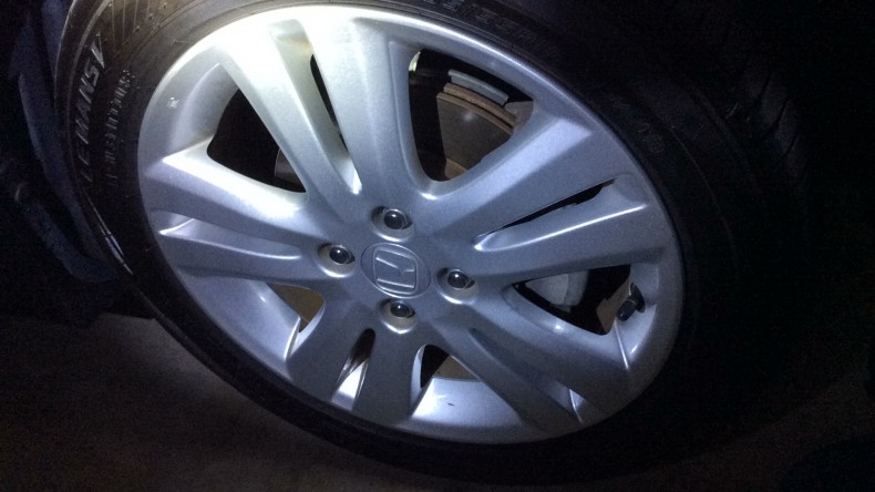 タイヤホイール前