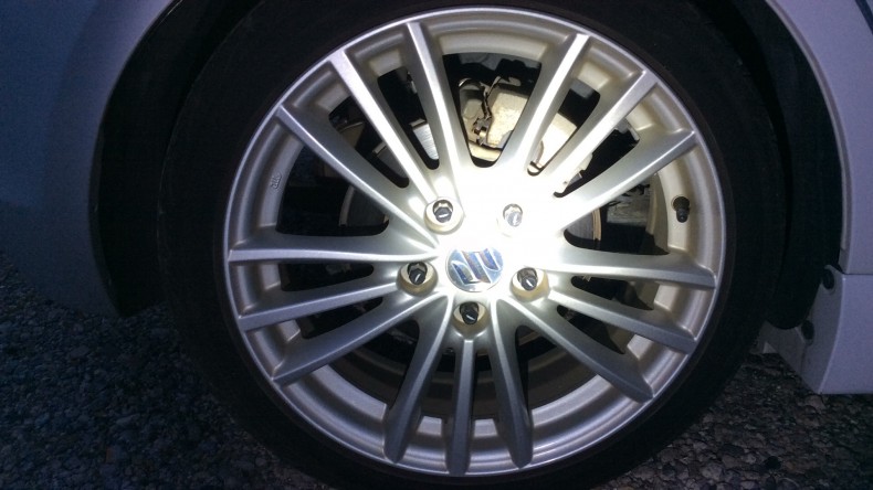 タイヤホイール前