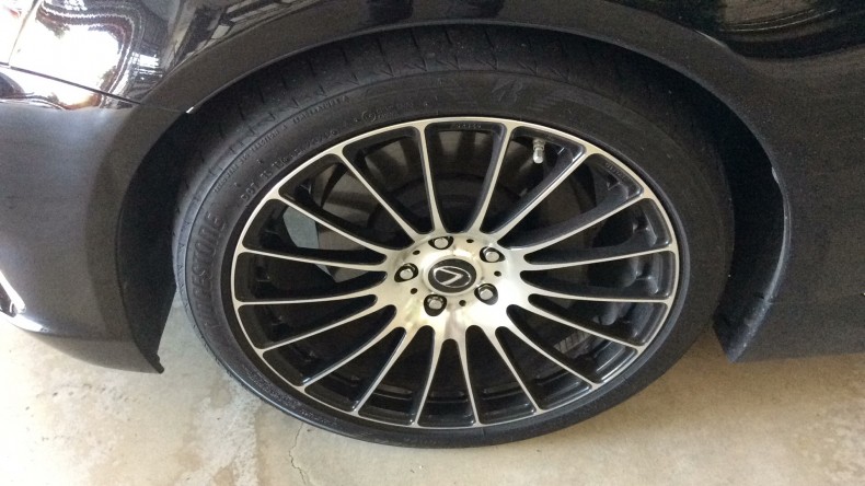 タイヤホイール前