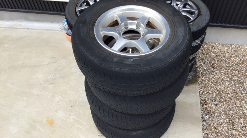 タイヤホイール前