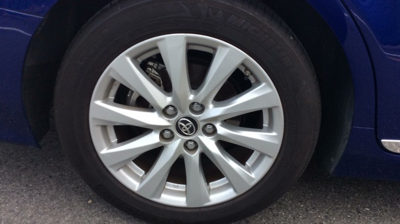 タイヤホイール前