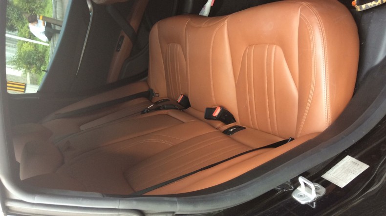 内装後方シート