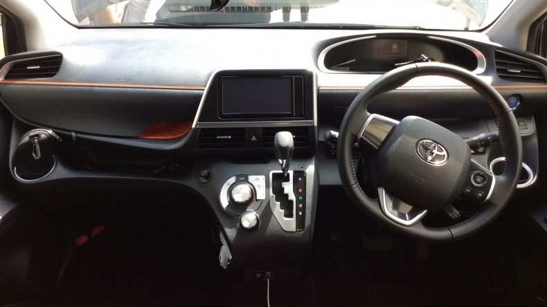 内装インパネ全体