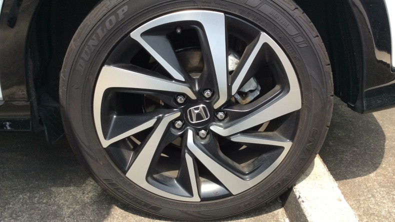 タイヤホイール前