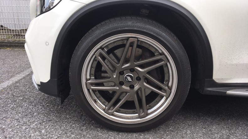 タイヤホイール前