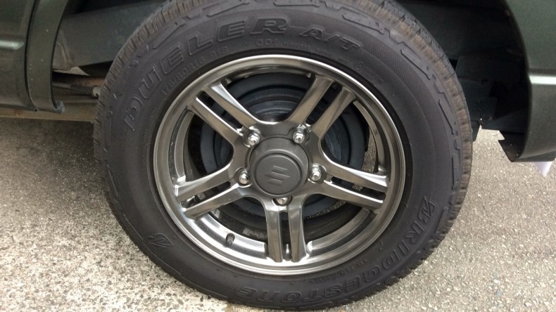 タイヤホイール前